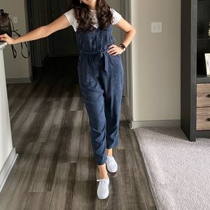 Jumpsuit with belt